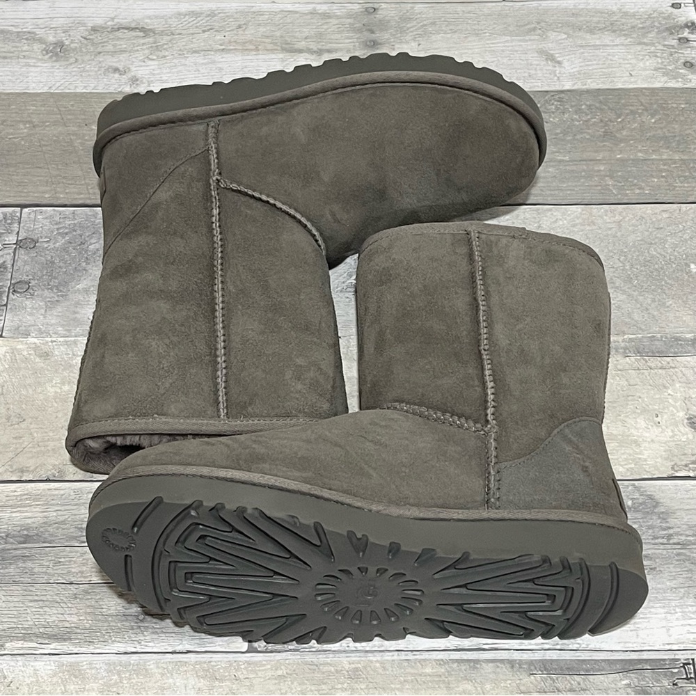 UGG Women’s Classic Short II Boots  - Gray - Size - 8 US - Picture 6 of 10